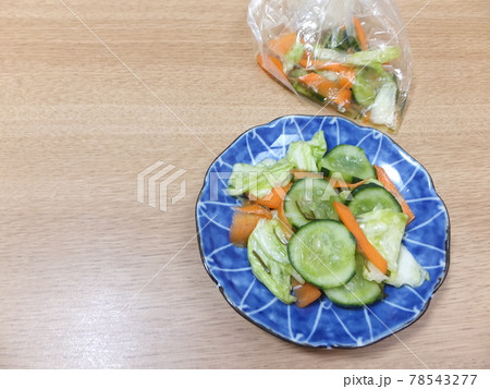 きゅうりとキャベツと人参の浅漬け きゅうりとキャベツと人参の浅漬け 78543277