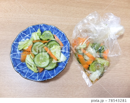 きゅうりとキャベツと人参の浅漬け きゅうりとキャベツと人参の浅漬け 78543281