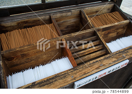 線香と蝋燭 78544899