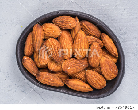 almond in black plate 78549017