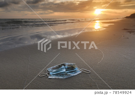 Dirty beach environment from face mask garbage. 78549924