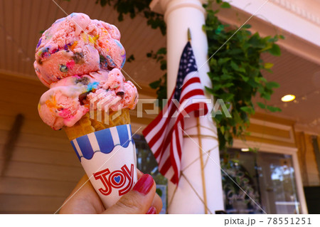 アメリカの港街で出会ったアメリカンなアイスクリームの写真素材