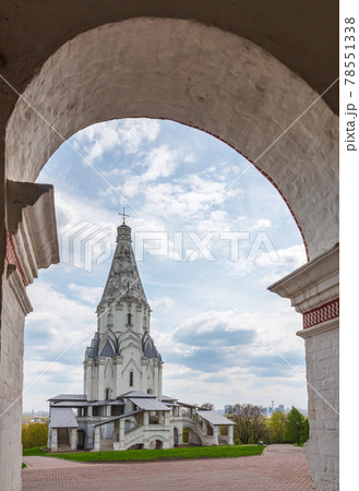 Church of the Ascension in Kolomenskoe captured from Gate's arc. Kolomenskoye, Moscow, Russia. 78551338