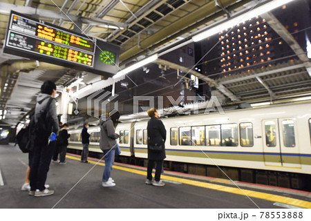 【大阪府】11月・駅風景《アウトフォーカス》 78553888