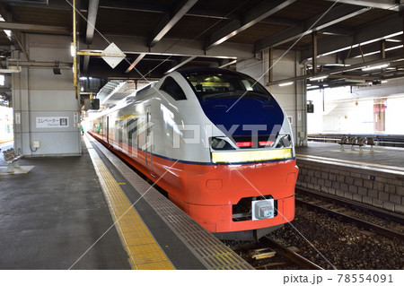 秋田　JR秋田駅に停車中のE751系特急つがる 78554091