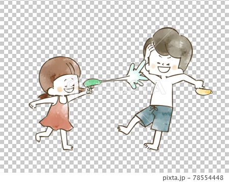水鉄砲で遊んでいる子供たち 水鉄砲で遊んでいる子供たち 78554448