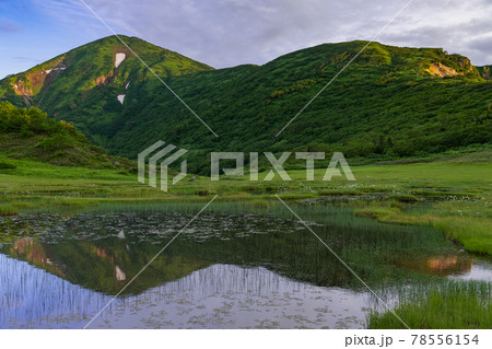 朝の火打山 78556154