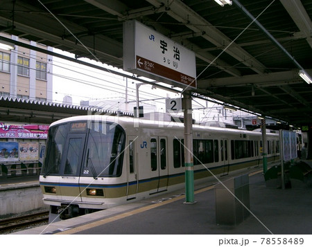 JR奈良線宇治駅221系みやこ路快速 JR奈良線宇治駅221系みやこ路快速 78558489