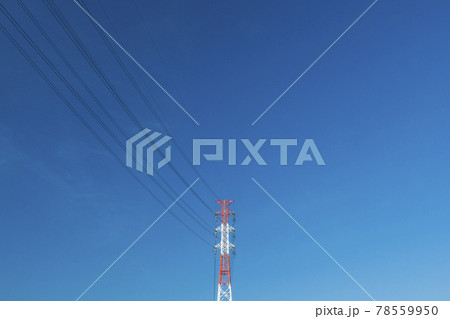 青空と高圧電線と鉄塔(赤白) 青空と高圧電線と鉄塔(赤白) 78559950