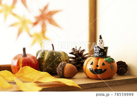 窓辺のハロウィンイメージ 78559999
