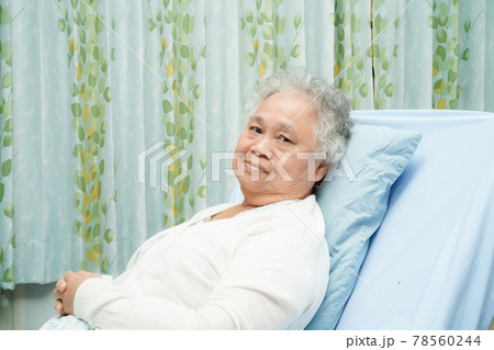 Asian senior or elderly old lady woman patient smile bright face while sitting on bed in nursing hospital ward : healthy strong medical concept . Asian senior or elderly old lady woman patient smile bright face while sitting on bed in nursing hospital ward : healthy strong medical concept . 78560244