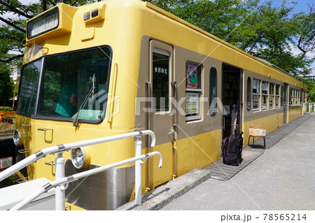 シン・エヴァンゲリオンの第3村に出てきた本のある電車のモデルになった久米川電車図書館 78565214
