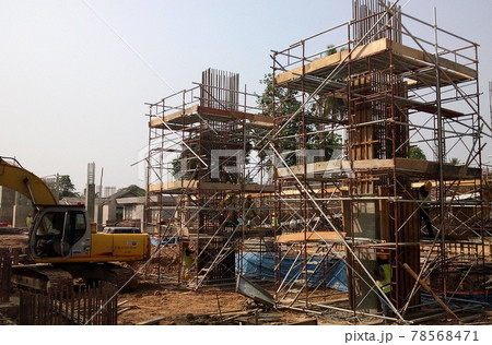 MALACCA, MALAYSIA -JULY 29, 2016: Construction workers fabricating column timber form work and reinforcement bar at the construction site in Malacca, Malaysia.  78568471
