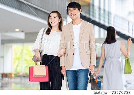 女性 ショッピング 買い物 女性 ショッピング 買い物 78570758