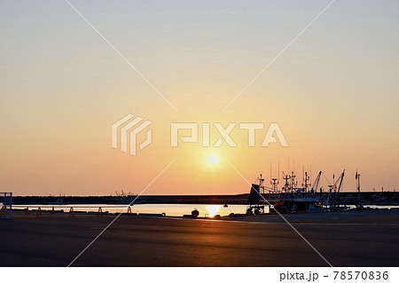 福島県浪江町　請戸漁港の夜明け 78570836