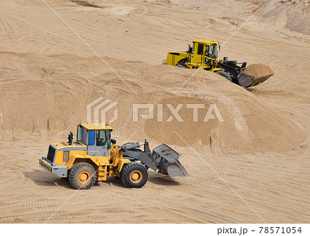 Wheel loader working at the sand open pit.  78571054