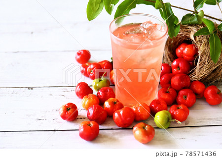 冷えたアセロラドリンクイメージ 78571436