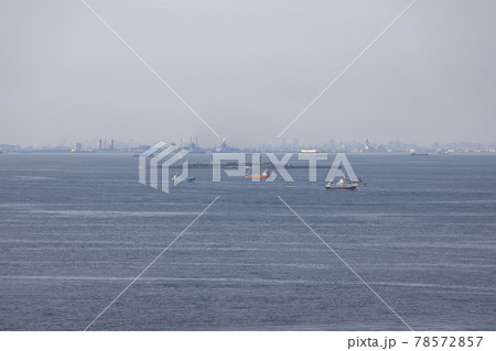 夏の観音崎から見た東京湾と第二海堡 夏の観音崎から見た東京湾と第二海堡 78572857