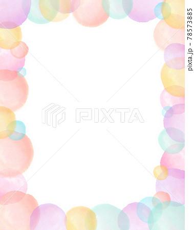 ポップで夢のある優しい虹色シャボン玉の白バック手描き風フレーム 78573885