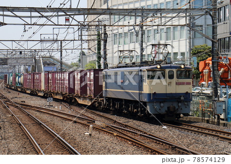 千葉県松戸市松戸駅を通過するEF65形電気機関車 千葉県松戸市松戸駅を通過するEF65形電気機関車 78574129