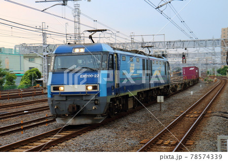 東京都葛飾区金町駅を通過するJR貨物EH200形電気機関車 東京都葛飾区金町駅を通過するJR貨物EH200形電気機関車 78574339