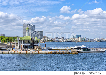 横浜みなとみらいの都市風景 みなとみらいぷかり桟橋 横浜みなとみらいの都市風景 みなとみらいぷかり桟橋 78574878