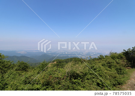 神奈川県の丹沢の大山の山頂からの眺め 78575035