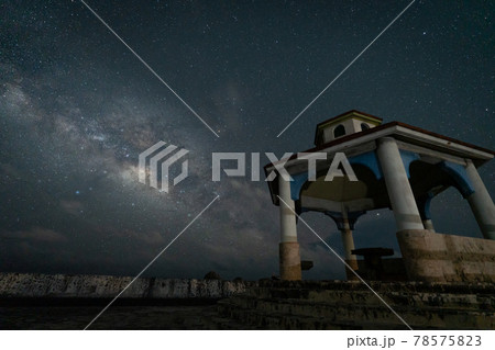 【沖縄県・宮古島・博愛漁港で見る星空】 【沖縄県・宮古島・博愛漁港で見る星空】 78575823