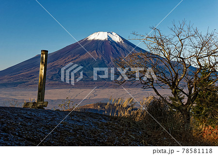 早朝の石割山から見る富士山 早朝の石割山から見る富士山 78581118