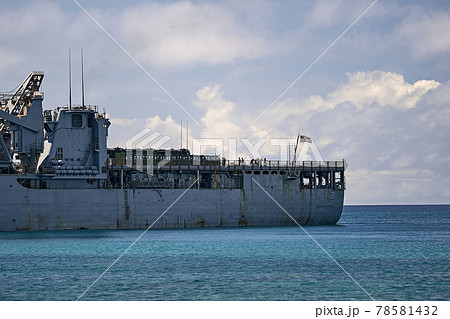 沖縄県うるま市平敷屋のホワイトビーチ海軍基地に停泊するフリゲート艦 沖縄県うるま市平敷屋のホワイトビーチ海軍基地に停泊するフリゲート艦 78581432