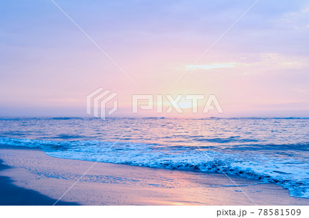 薄曇りの日出　河原子海岸　茨城県日立市 78581509