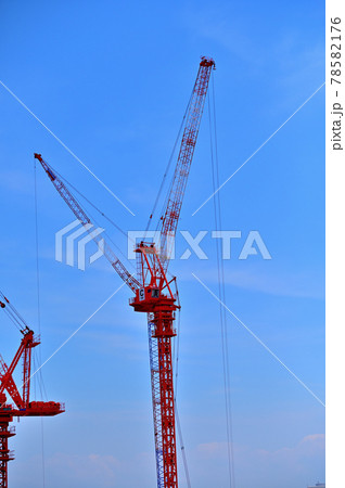 建設現場の大型タワークレーン 建設現場の大型タワークレーン 78582176