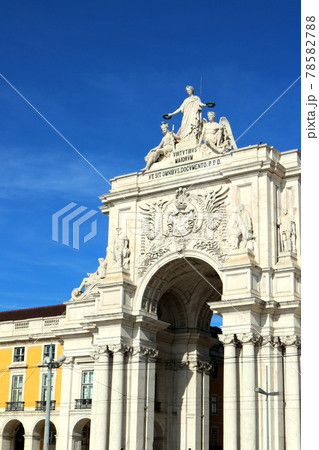 リスボン（ポルトガル）のコメルシオ広場の勝利のアーチ 78582788