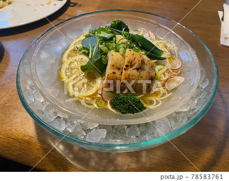 夏に嬉しい冷製パスタ 78583761