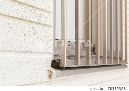 面格子がついた窓 78585368
