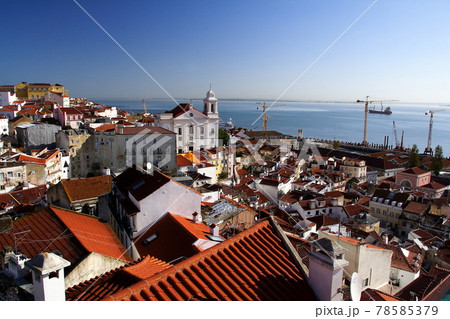 ポルトガルリスボン アルファマ地区サンタルジア展望台からの景色 ポルトガルリスボン アルファマ地区サンタルジア展望台からの景色 78585379