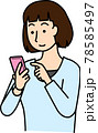 スマートフォンを操作する女性のイラスト 78585497