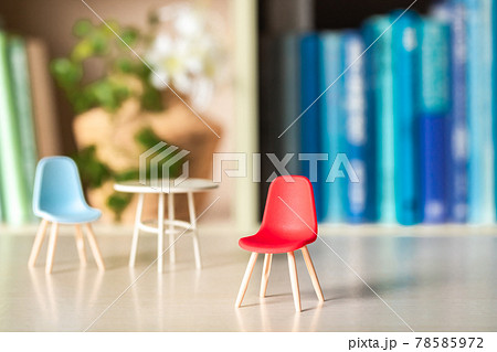 会話イメージ・ミニチュアのテーブルとイス 会話イメージ・ミニチュアのテーブルとイス 78585972