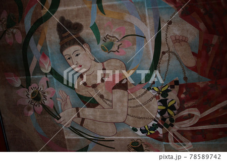 東京・浅草寺本堂外陣の天井画・天人散華の図 78589742