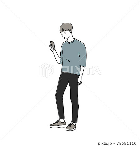 スマホを見る男性 スマホを見る男性 78591110