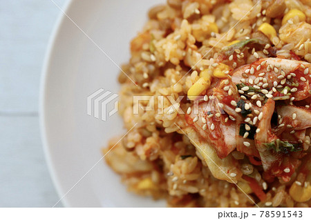 押し麦入りご飯で作った納豆キムチ炒飯 押し麦入りご飯で作った納豆キムチ炒飯 78591543