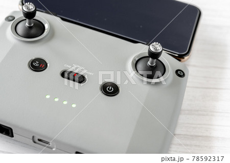 ドローン_木背景 78592317