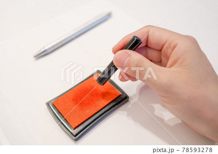 印鑑　朱肉　押印　捺印　女性 78593278