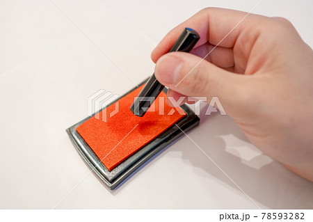 印鑑 朱肉 押印 捺印 女性 印鑑 朱肉 押印 捺印 女性 78593282