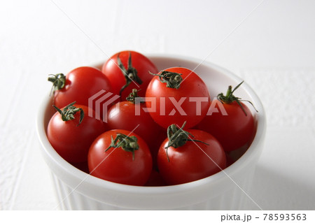 夏野菜　トマト　真っ赤 78593563