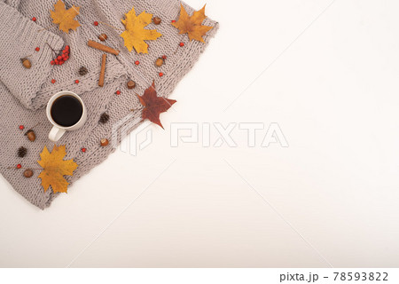 Autumn flat lay. Maple leaves, acorns and a cup of black coffee on a gray blanket. Copy space Autumn flat lay. Maple leaves, acorns and a cup of black coffee on a gray blanket. Copy space 78593822