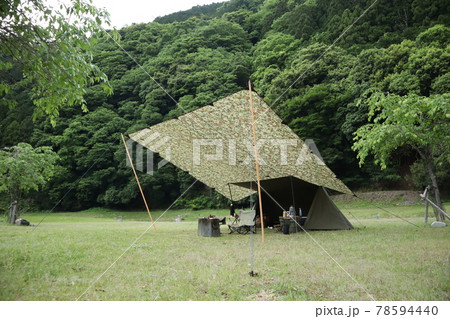 森林を背景にソロキャンプ 森林を背景にソロキャンプ 78594440