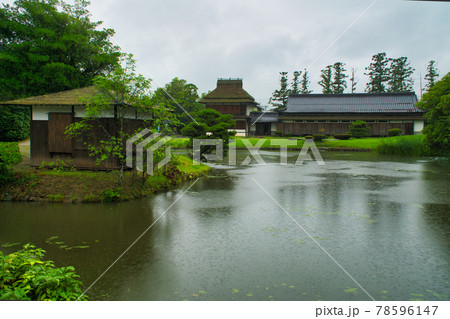 衆楽園の池と清涼軒、余芳閣と迎賓館　岡山県津山市 78596147