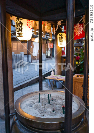 大阪 法善寺の常香炉 78598119