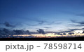 朝日が昇る前の静けさ 78598714